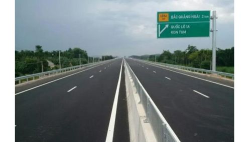 Dải phân cách bê tông giữa đường cao tốc